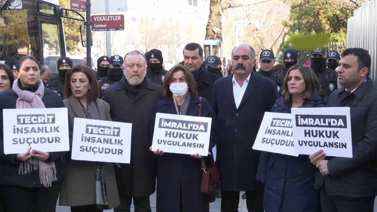 HDP'li 12 milletvekili Abdullah Öcalan için eylem yaptı! Öcalan'a işkence yapılıyormuş!