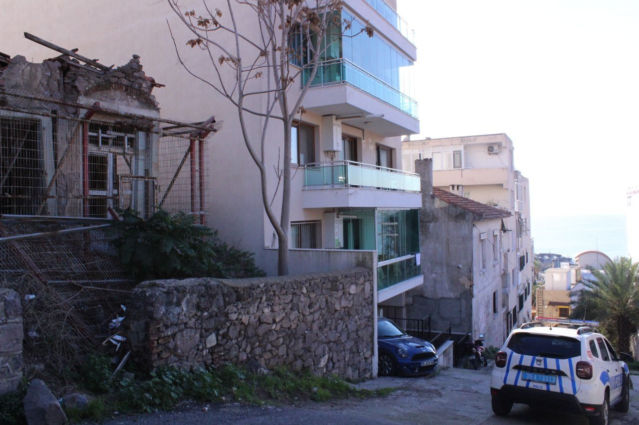 İzmir'de esrarengiz sesler polisi alarma geçirdi! Geceleri evini terk eden var: Alttan biri vuruyor