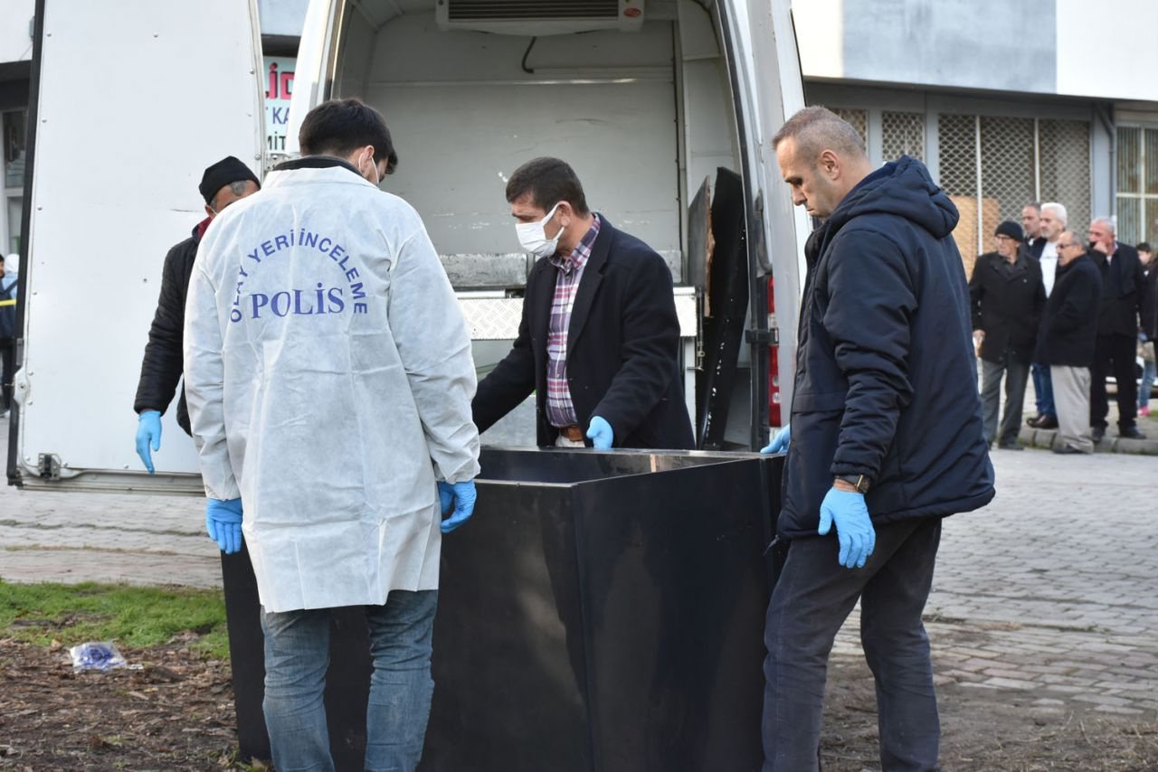 Kokudan şüphelenip ihbar ettiler! Samsun'da ahşap kutunun içinden vahşet çıktı