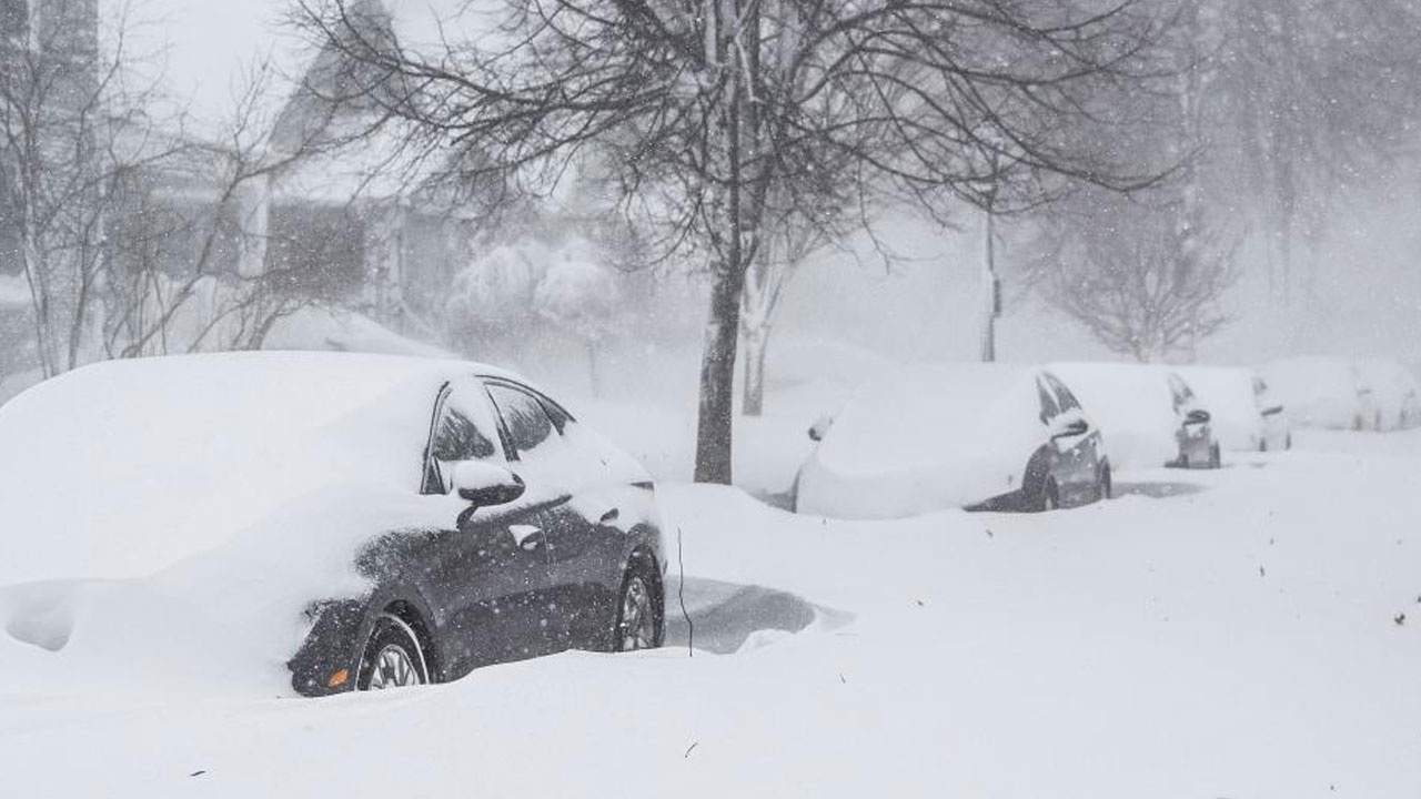 Nesilde bir görülebilecek en büyük kar fırtınası süper güç Amerika'ya diz çöktürdü ölenler var