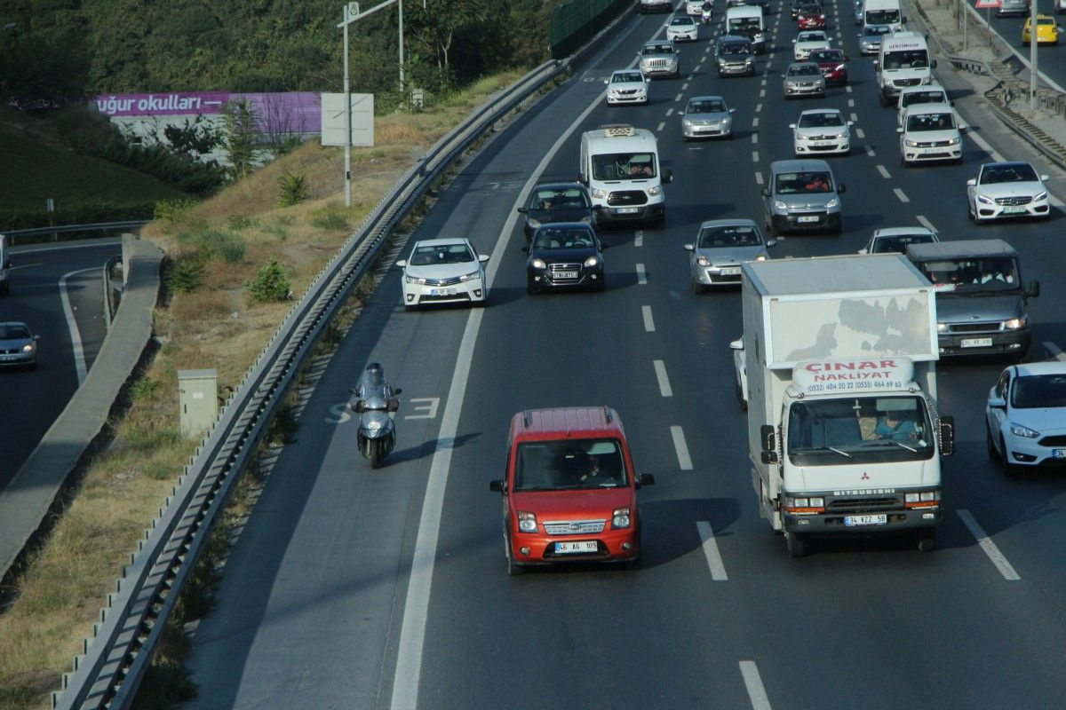 2023 trafik cezaları belli oldu! Emniyet şeridini ihlal eden yandı hız sınırı, kırmızı ışık, kemer cezası...