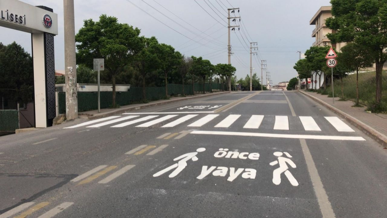 2023 trafik cezaları belli oldu! Emniyet şeridini ihlal eden yandı hız sınırı, kırmızı ışık, kemer cezası...