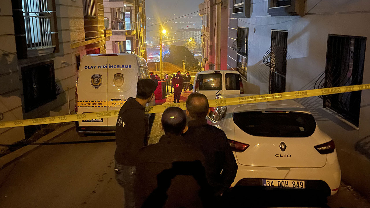 İzmir'de kadın cinayeti! Kız arkadaşını önce silahla vurdu sonra bıçakladı