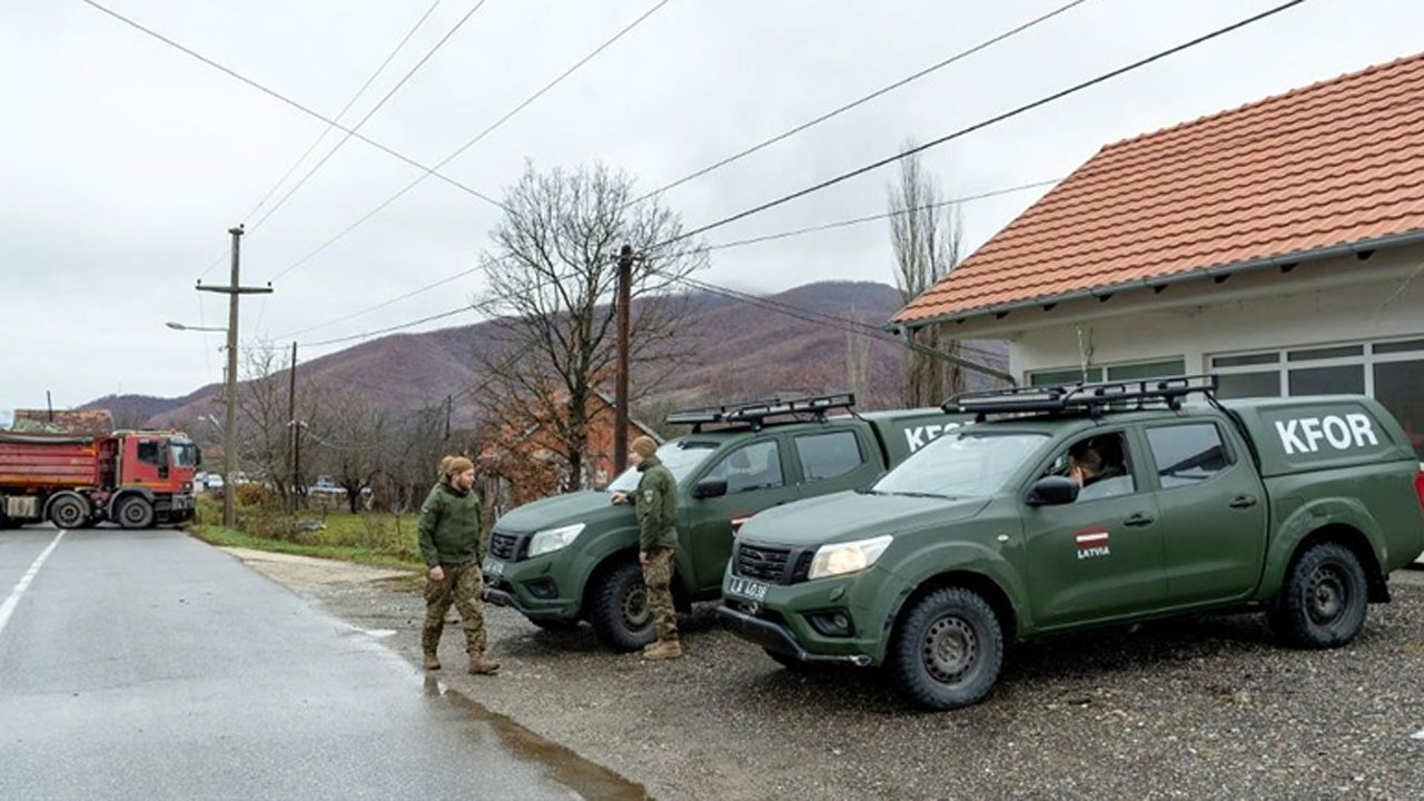Sırp lider Vucic ordusuna 'en yüksek savaş hazırlığında' olmaları talimatını verdi