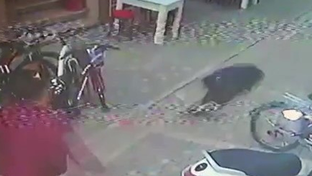Kaçan saldırganı attığı bisiklet parçasıyla yakalatmıştı, o anlar kamerada