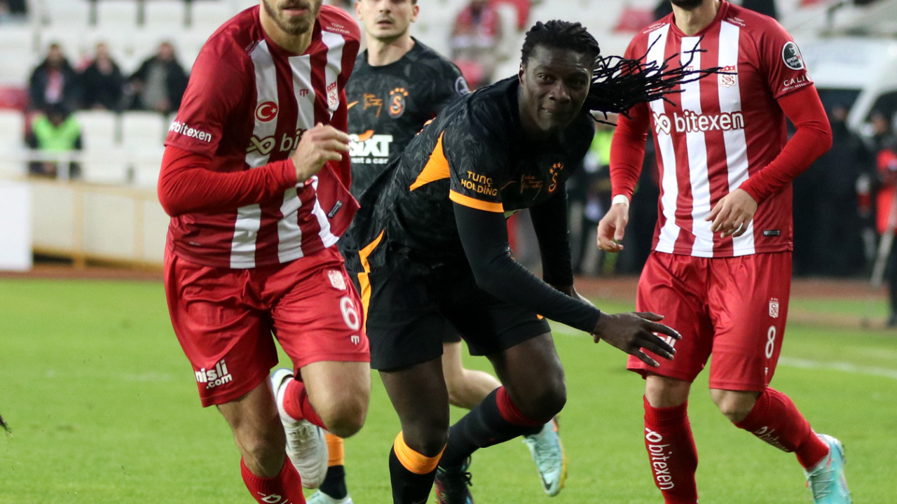 Galatasaray, Sivasspor'u iki golle geçti