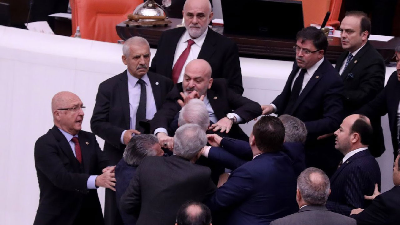 AK Parti milletvekili Zafer Işık savcılığa ifadeye çağrıldı! İYİ Parti'li vekili yumrukla komaya sokmuştu