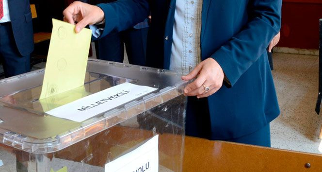 Cumhurbaşkanı Erdoğan'ın EYT açıklaması sonrası ilk anket! Sonuçlar bomba İYİ Parti , HDP, CHP seçmeni...