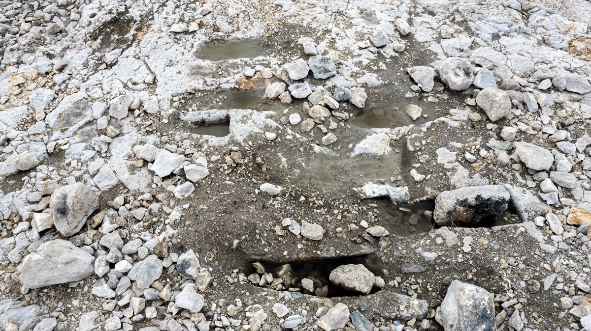 Van Gölü'nde sular çekilince ortaya çıktı arkeologlar şaşkın