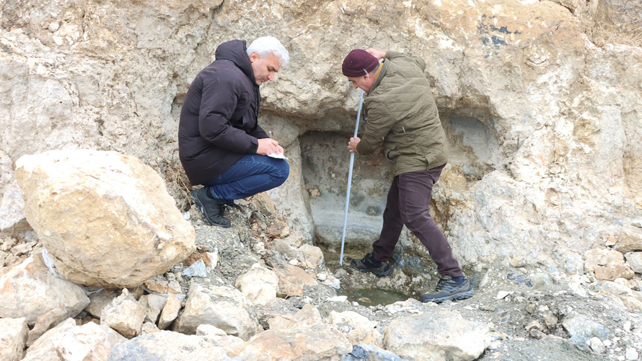 Van Gölü'nde sular çekilince ortaya çıktı arkeologlar şaşkın