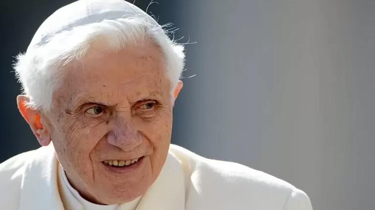 Eski papa hayatını kaybetti! Vatikan duyurdu