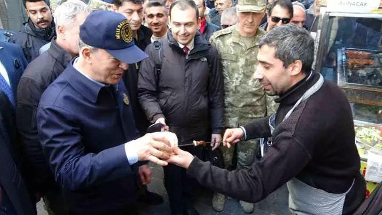 Bakan Akar ve TSK komuta kademesi Diyarbakır sokaklarında