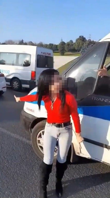 Başakşehir'de kadın sürücü dehşeti! "Bana çarptın" dediği ambulans şoförünü...