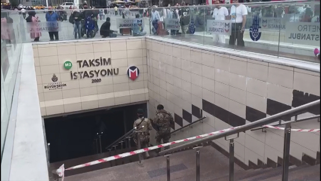 Yolcu raylara düştü! Taksim'de metro seferleri durdu