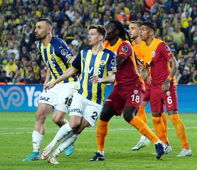 Galatasaray'ın derbi kadrosunu ifşa etti! Fenerbahçe maçı öncesi büyük kriz: İbrahim Büyükak'a tepki yağdı