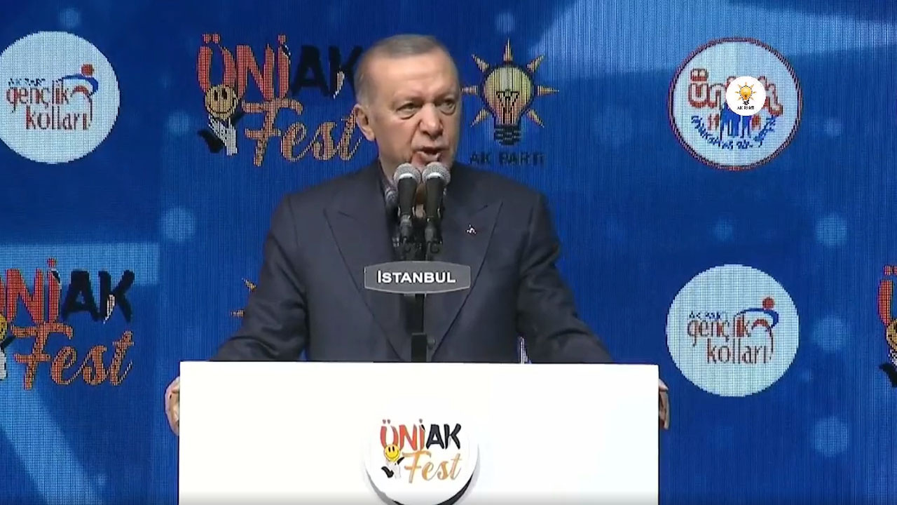 Cumhurbaşkanı Erdoğan: Gençlerimizle el ele Türkiye Yüzyılı'na yürüyoruz