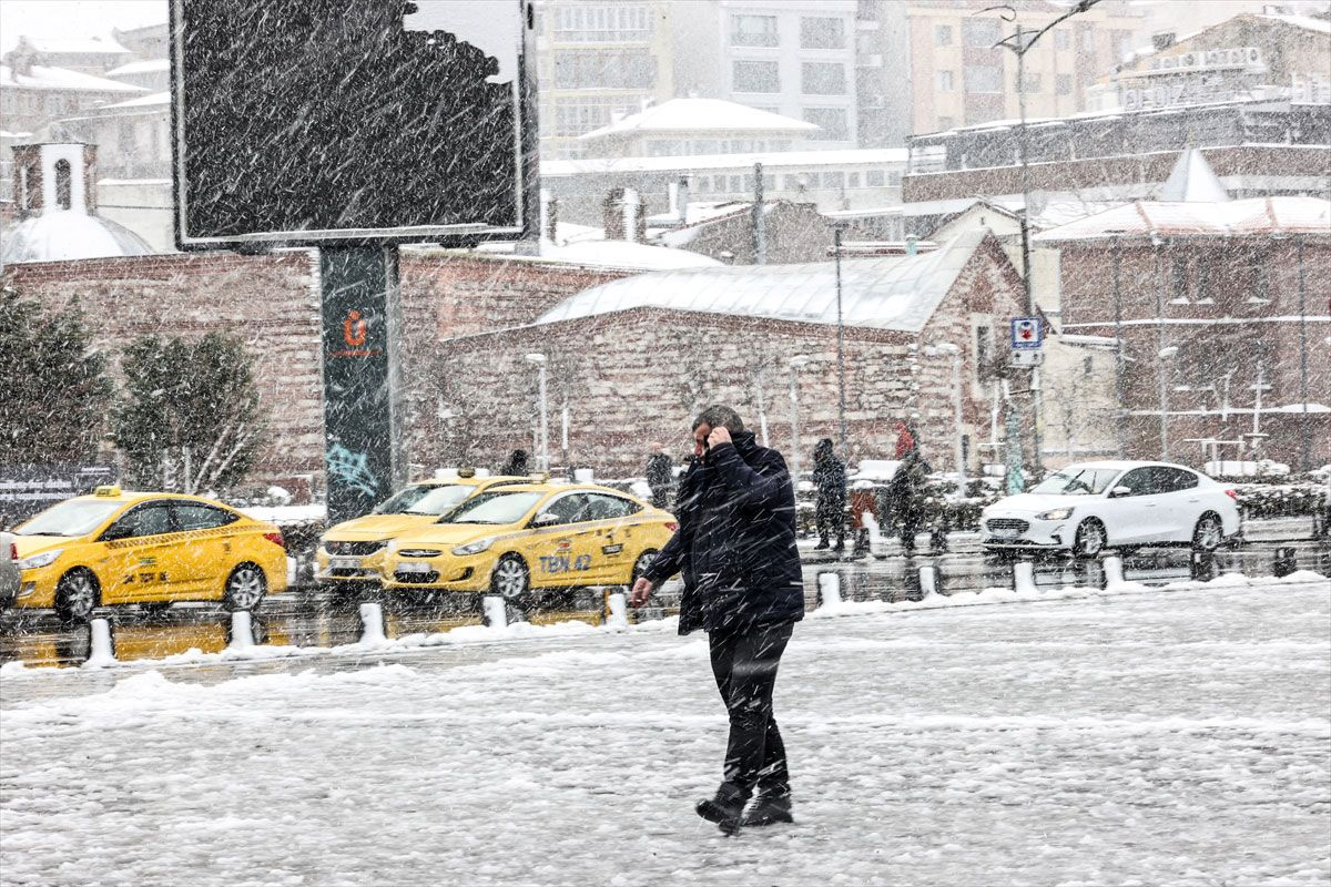 İstanbul'a kar geliyor tarih belli oldu! Atkıları, bereleri çıkarın Meteoroloji'den flaş hava durumu tahmini
