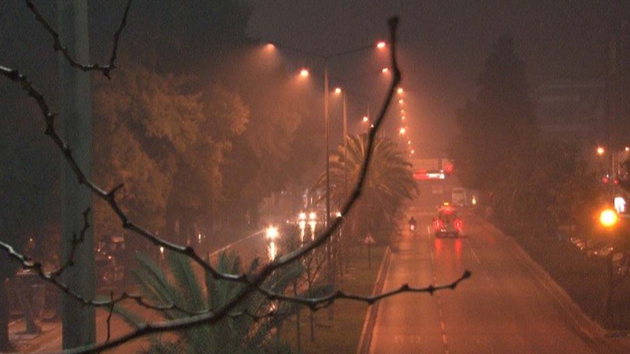 İzmir'e kara duman çöktü! Hava kirliliği alarm veriyor; nefes almak zorlaştı