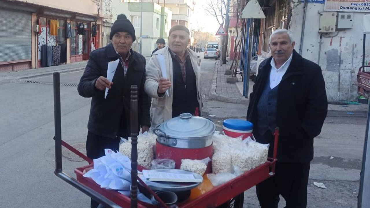 30 yıldır sokak sokak gezip satıyor evini yaptırdı çocuklarını okuttu yemeyen pişman, yiyen şişman olur