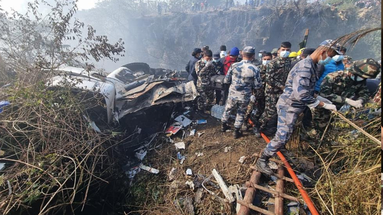 Nepal'de 72 kişilik yolcu uçağı düştü bilanço çok ağır! Son 30 yılın en büyük hava kazası