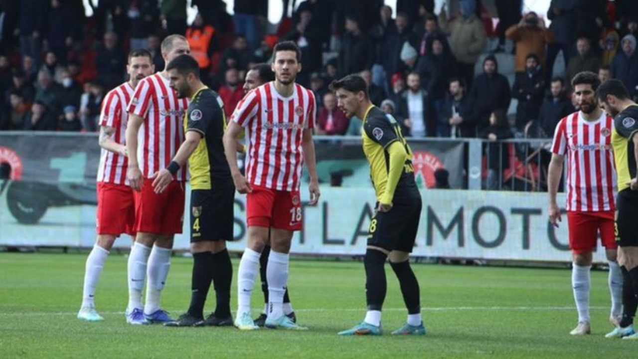Ümraniyespor resmen açıkladı: 2 futbolcu kadro dışı bırakıldı!