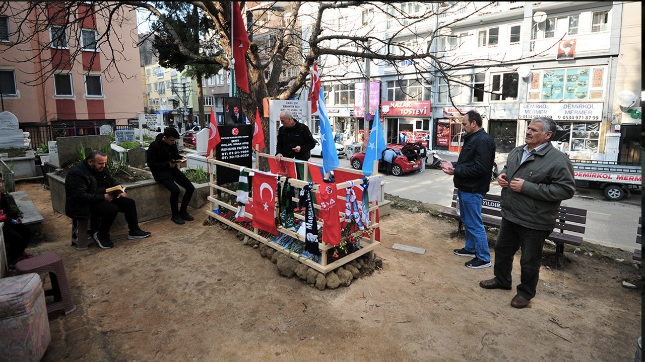 Sinan Ateş'in mezarında  7/24 'saygı' nöbeti tutuluyor