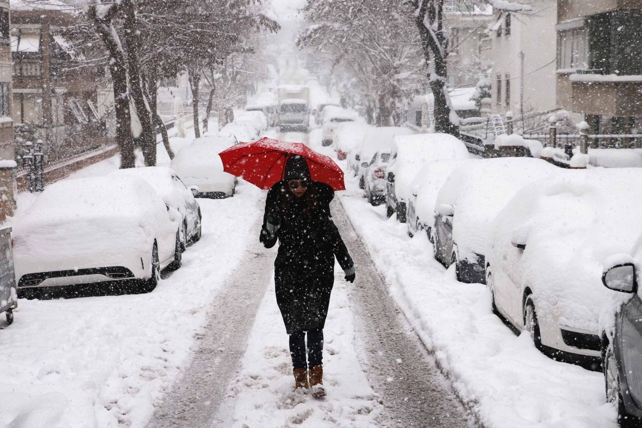 Balkanlardan geliyor Türkiye'yi vuracak! Kar o tarihte geliyor Meteoroloji uyardı: 50 şehir dikkat!