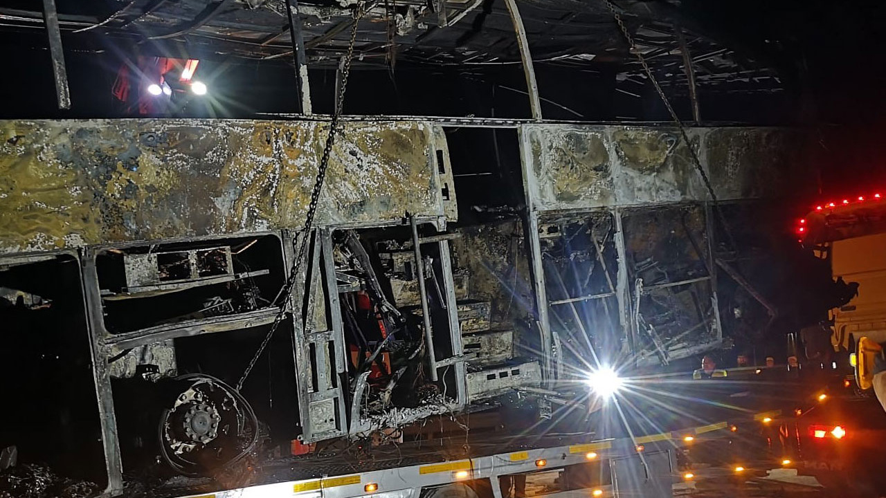Mersin'deki otobüs kazası! 2 asker şehit oldu 1 göçmen öldü, 33 yaralı var