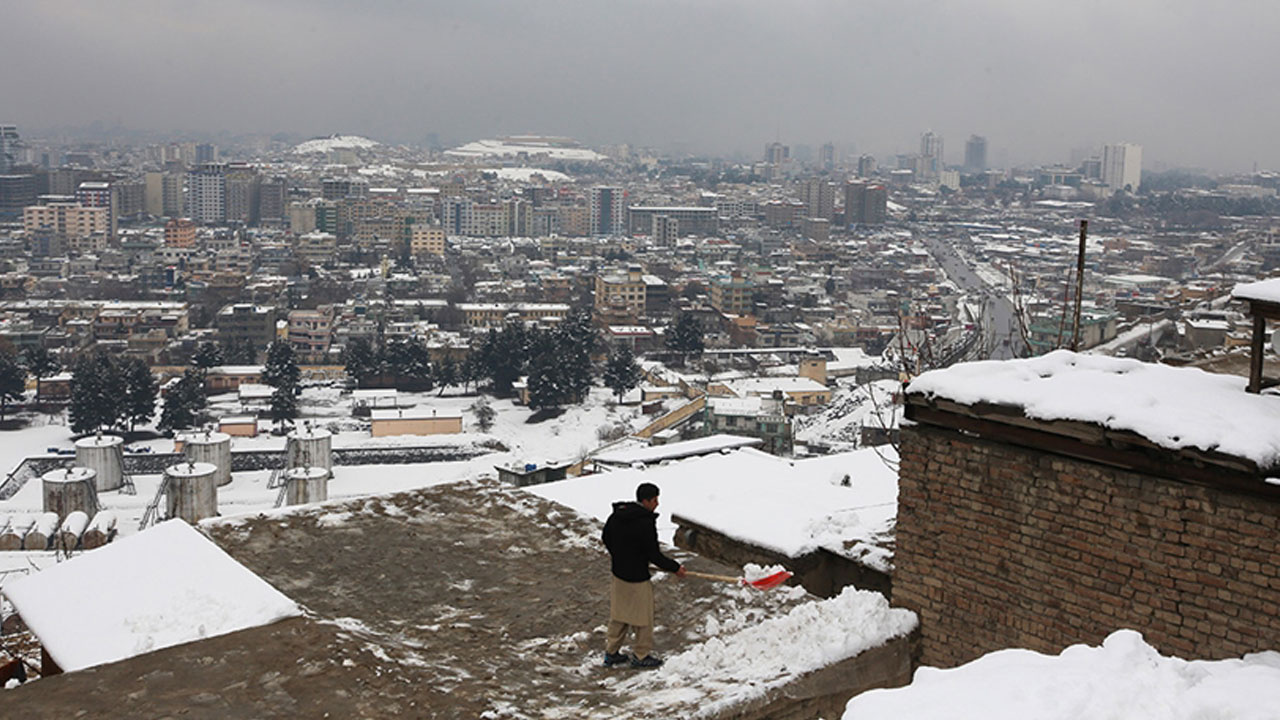 Afganistan'ı kar ve soğuk vurdu! Çok sayıda kişi hayatını kaybetti