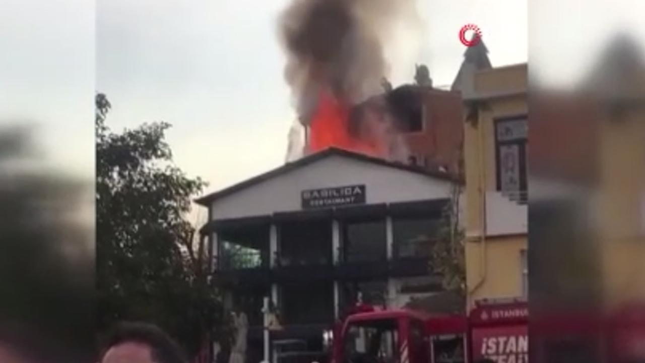 İstanbul Fatih'te restoran yangını! Çok sayıda itfaiye ekibi müdahale etti