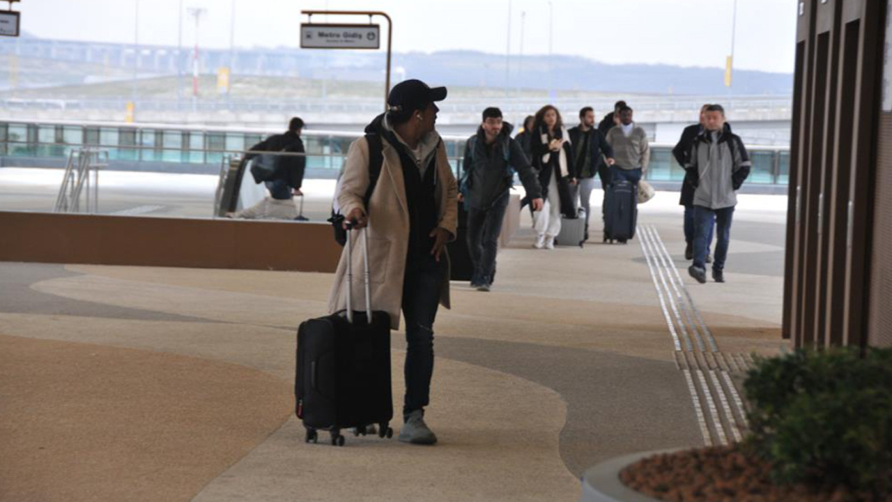 Valizini al gel 1 ay ücretsiz! Türkiye'nin en hızlısı yolcu taşımaya başladı
