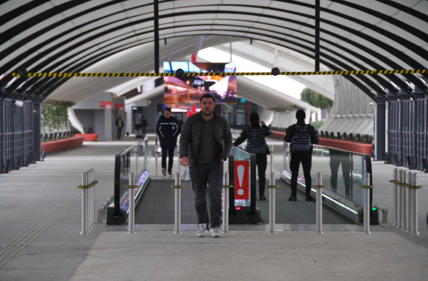 Valizini al gel 1 ay ücretsiz! Türkiye'nin en hızlısı yolcu taşımaya başladı