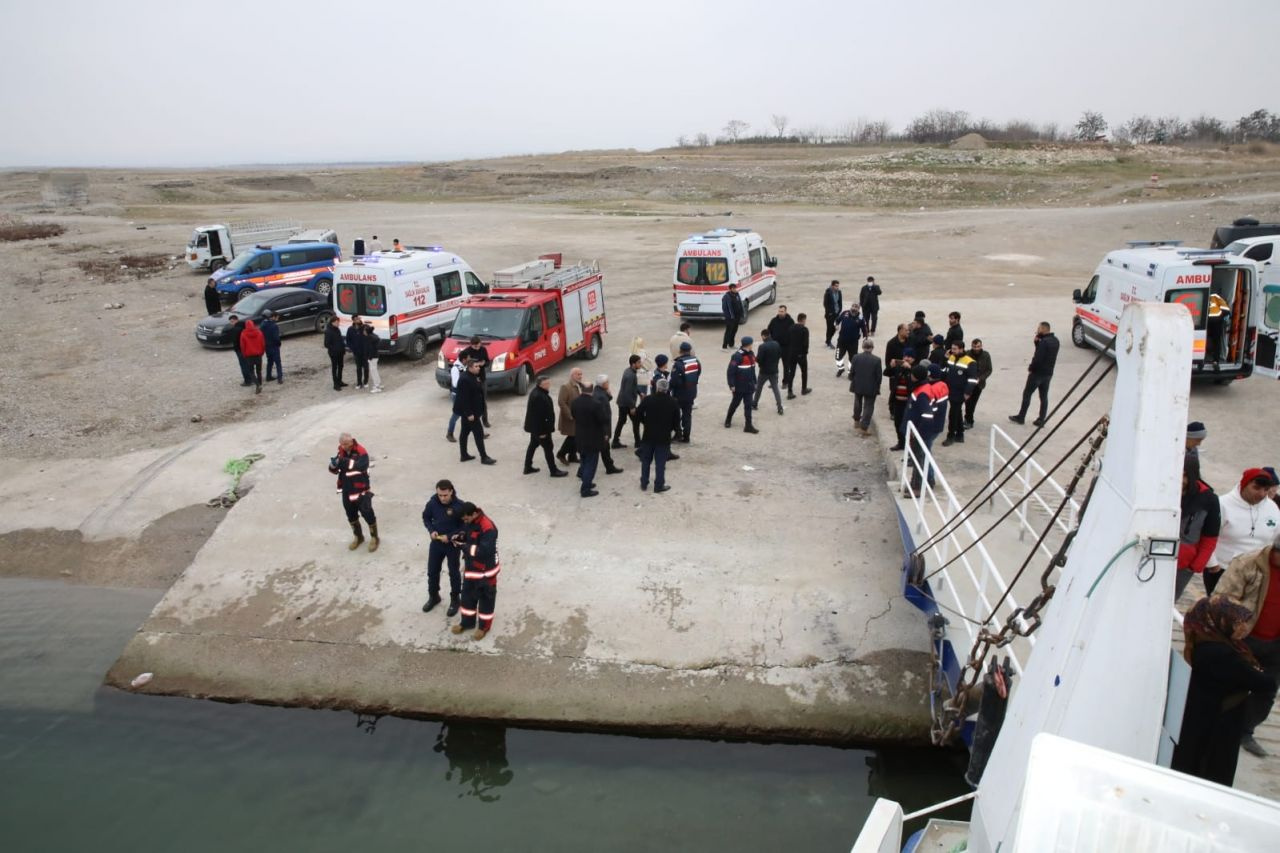 Belediye otobüsü baraj gölüne uçtu! Görüntüler feci yaralılar var