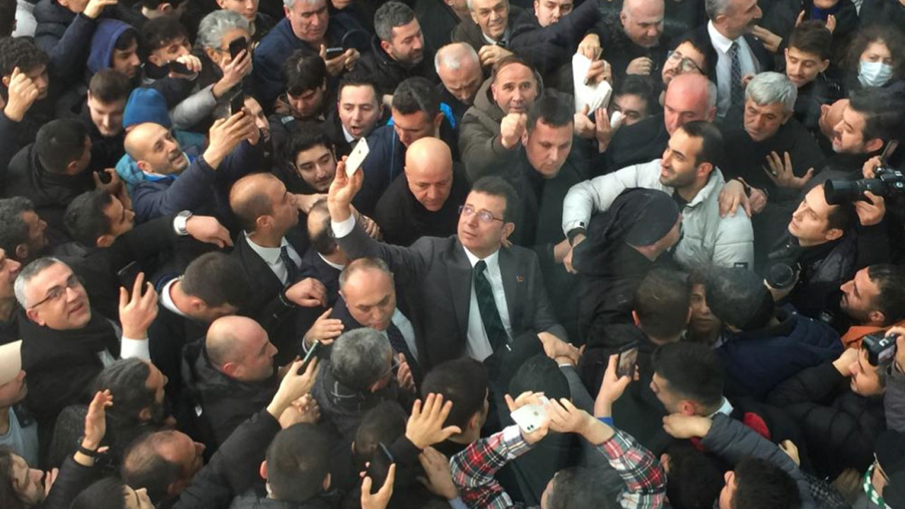 Ekrem İmamoğlu'na Bursa'da sevgi seli! Toplanan kalabalık 'Ekrem Başkan' sloganları attı