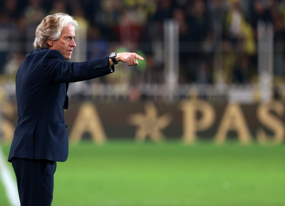 Jorge Jesus neşteri vurdu: Transfer harekatı başlıyor! İşte Fenerbahçe'de yolcu isimler