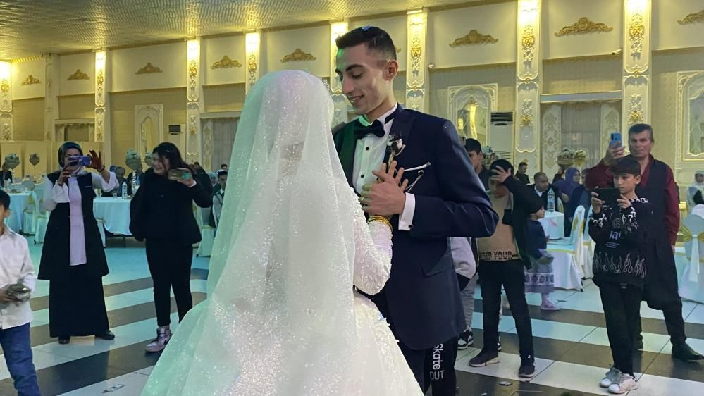 Diyarbakır annesinin mutlu günü! Terörün pençesinden kurtardığı oğluna düğün yaptı