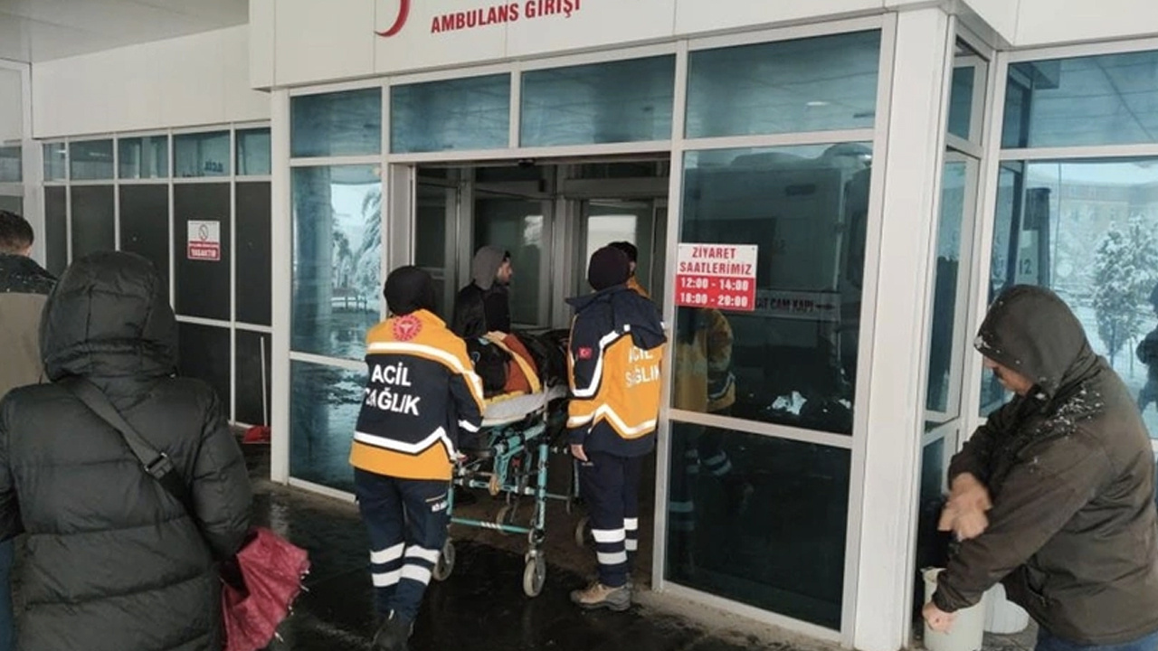 Bingöl’de yolcu otobüsü devrildi: Çok sayıda yaralı var
