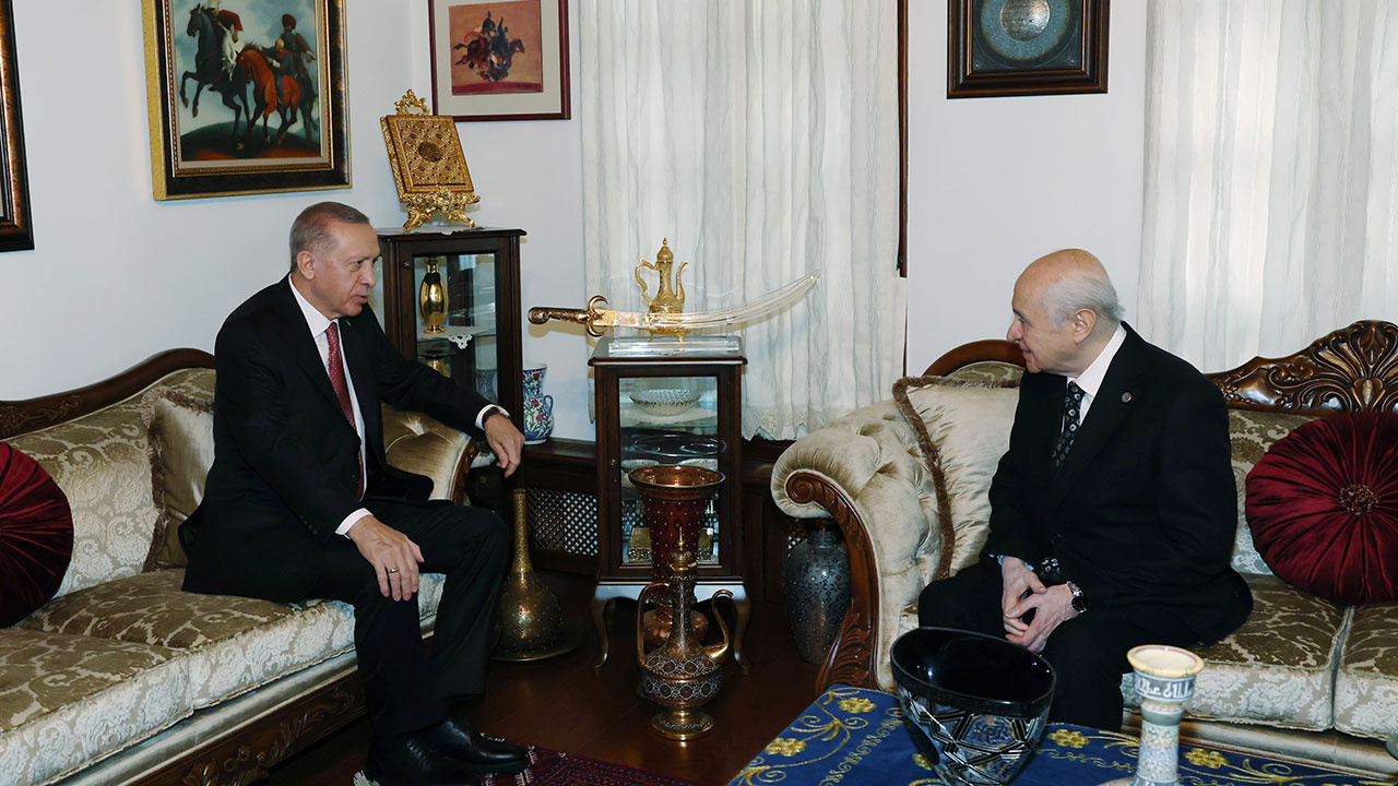 Ankara'da kritik zirve sona erdi! Cumhurbaşkanı Erdoğan ile MHP lideri Devlet Bahçeli buluştu!