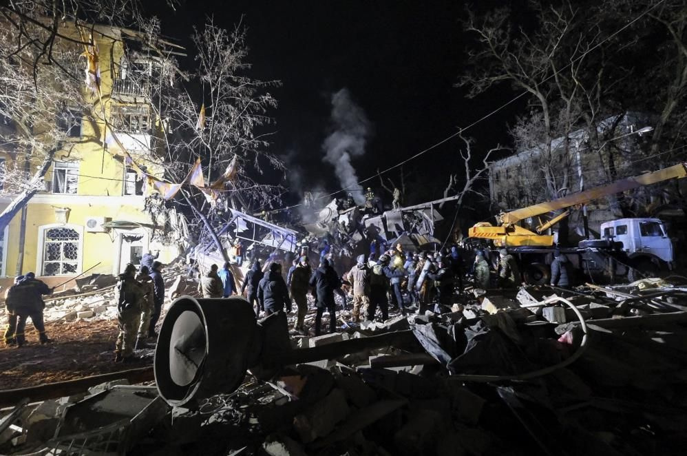 Rusya'dan Ukrayna'ya füzeli saldırı! Apartman yerle bir oldu: Çok sayıda ölü ve yaralılar var