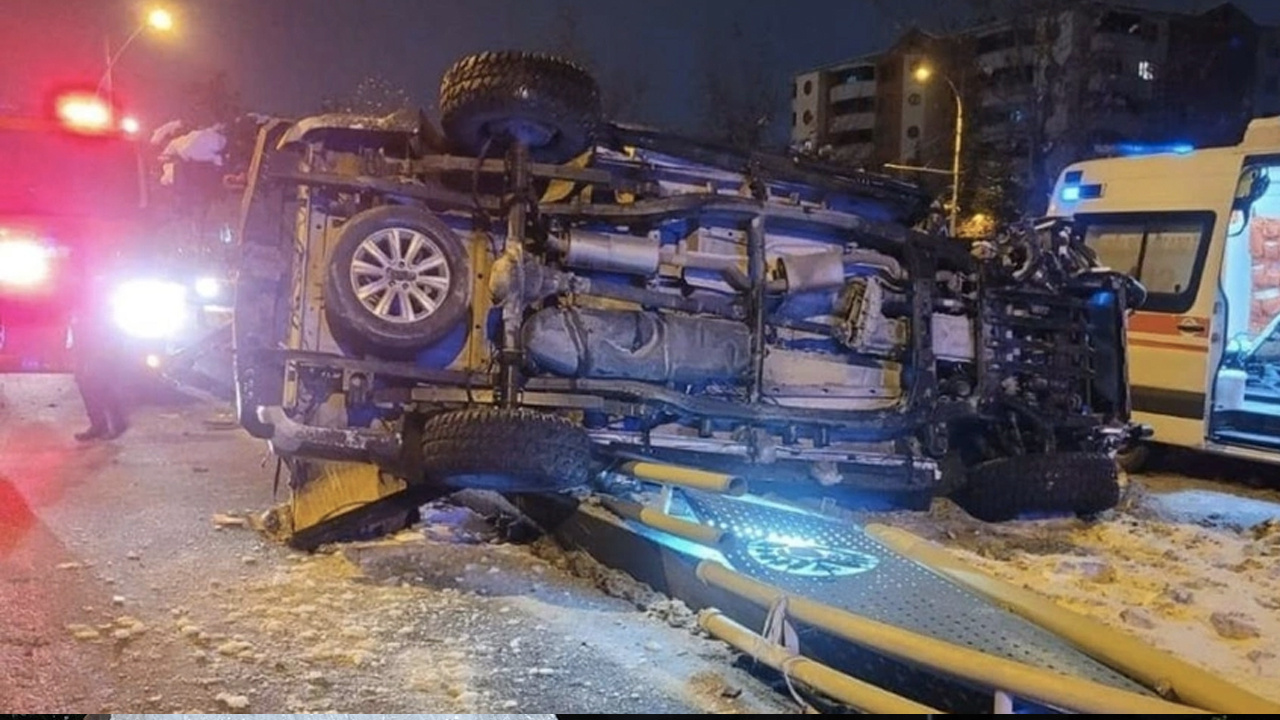 Malatya'da feci kaza: 2 araç kafa kafaya çarpıştı