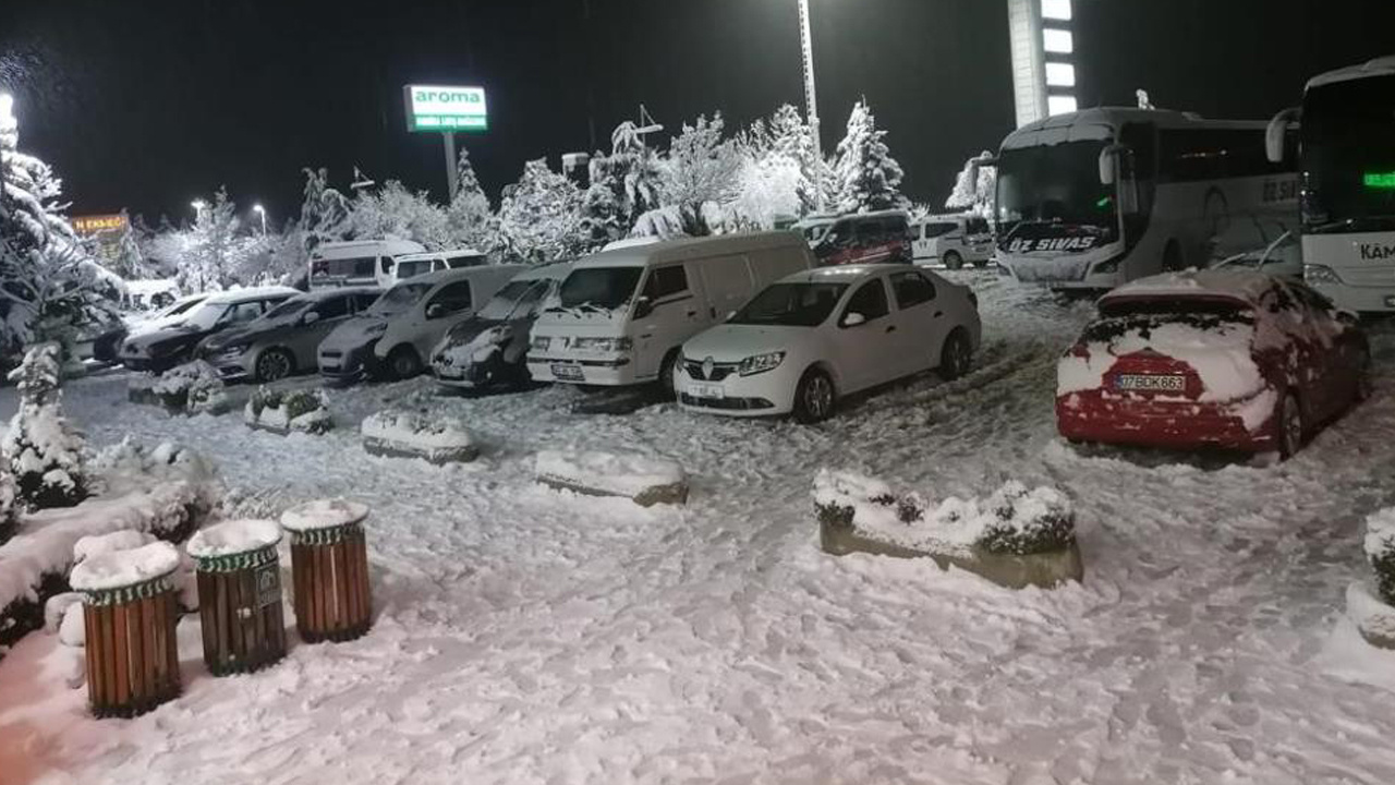 Antalya-Konya kara yolu ulaşıma kapandı! Yüzlerce araç yolun açılmasını bekliyor