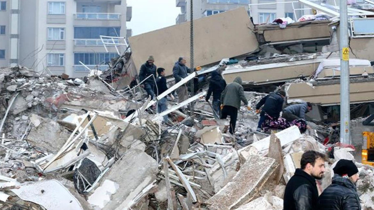 10 ilimizi yerle bir eden depremde hayatını kaybedenlerin sayısı 2921'a yükseldi