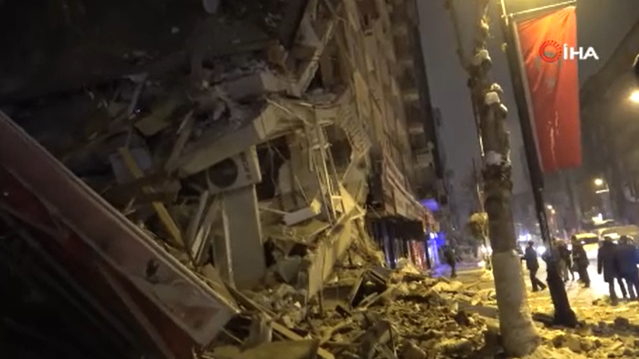 Kahramanmaraş'taki deprem Malatya'yı vurdu! Çok sayıda bina çöktü, enkazda aramalar sürüyor