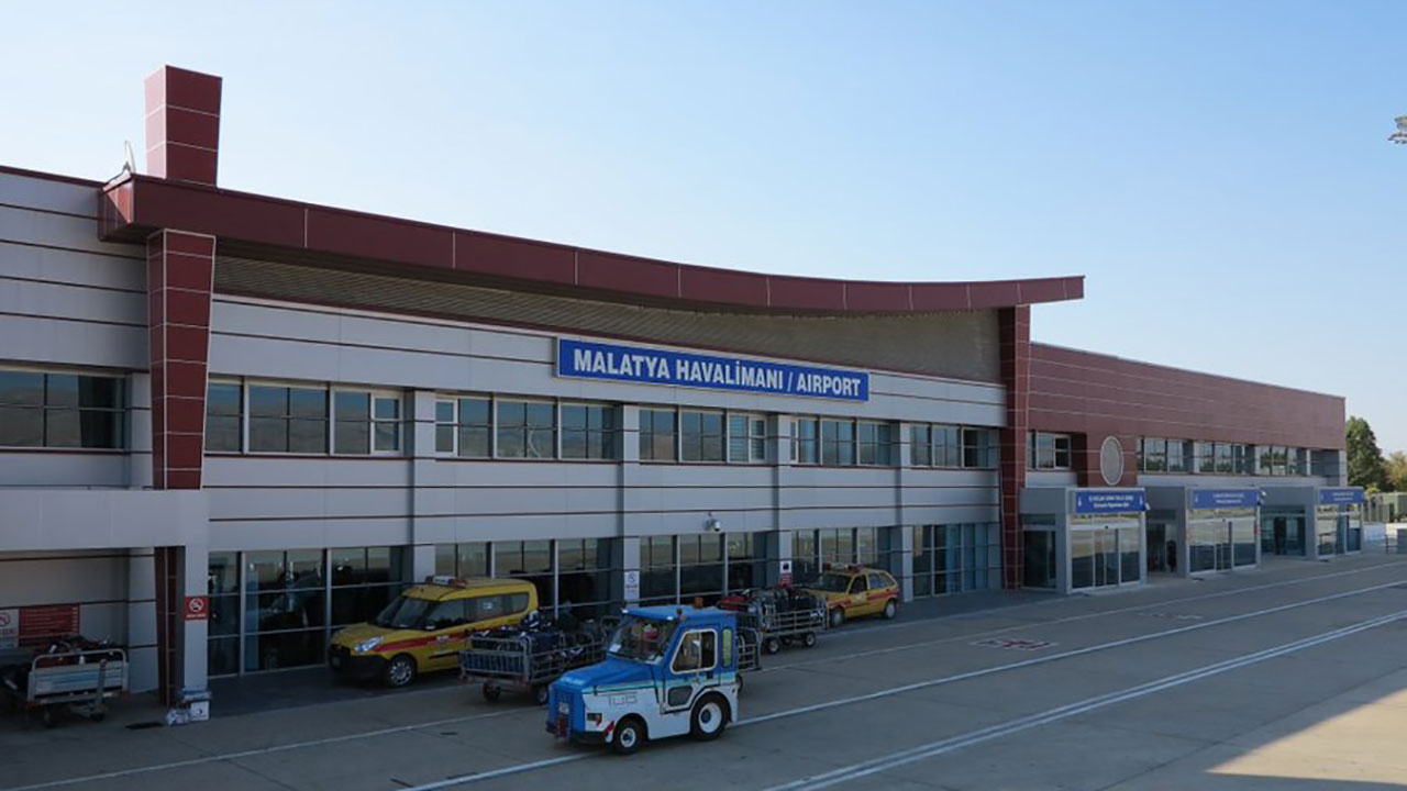 Malatya Havalimanı depremde yıkıldı! 'Üzerimize çöktü' deyip duyurdu...