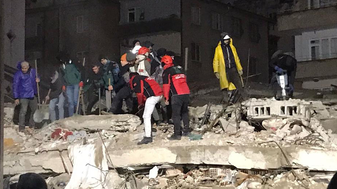 Gaziantep'ten acı haber! 6 katlı bina enkazından 2 ceset çıkartıldı