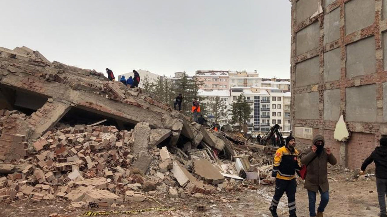 Hatay Büyükşehir Belediye Başkanı Lütfü Savaş: Büyük bir afet yaşıyoruz