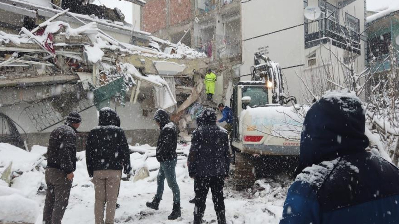 Deprem Adana'yı da vurdu! Misafirliğe geldiği evden çıkamadı