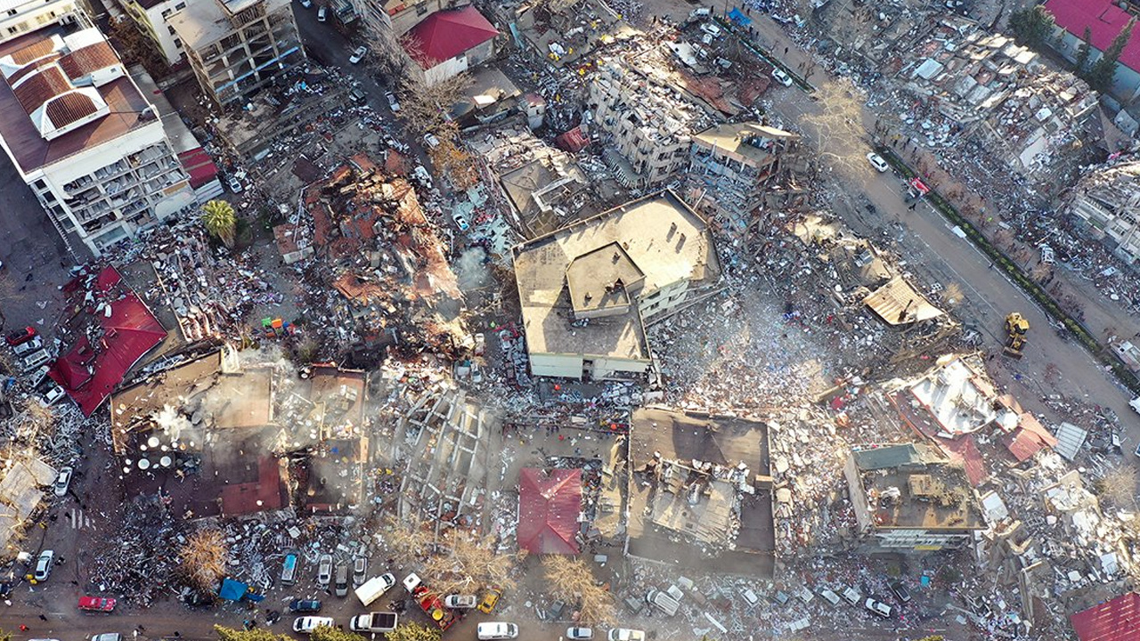 İşte Kahramanmaraş'ın merkezi! Depremin caddede verdiği yıkım böyle görüntülendi