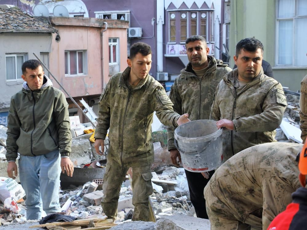 Hatay’dan 42 saat sonra gelen acı haber! Sesini duyurdu, ekipler tam çalışmaya başladığı anda...