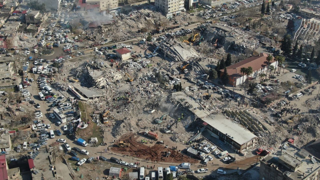 Felaketi yaşayalı 82 saat oldu! Depremin merkezi görüntülendi: İşte Kahramanmaraş'ta son durum